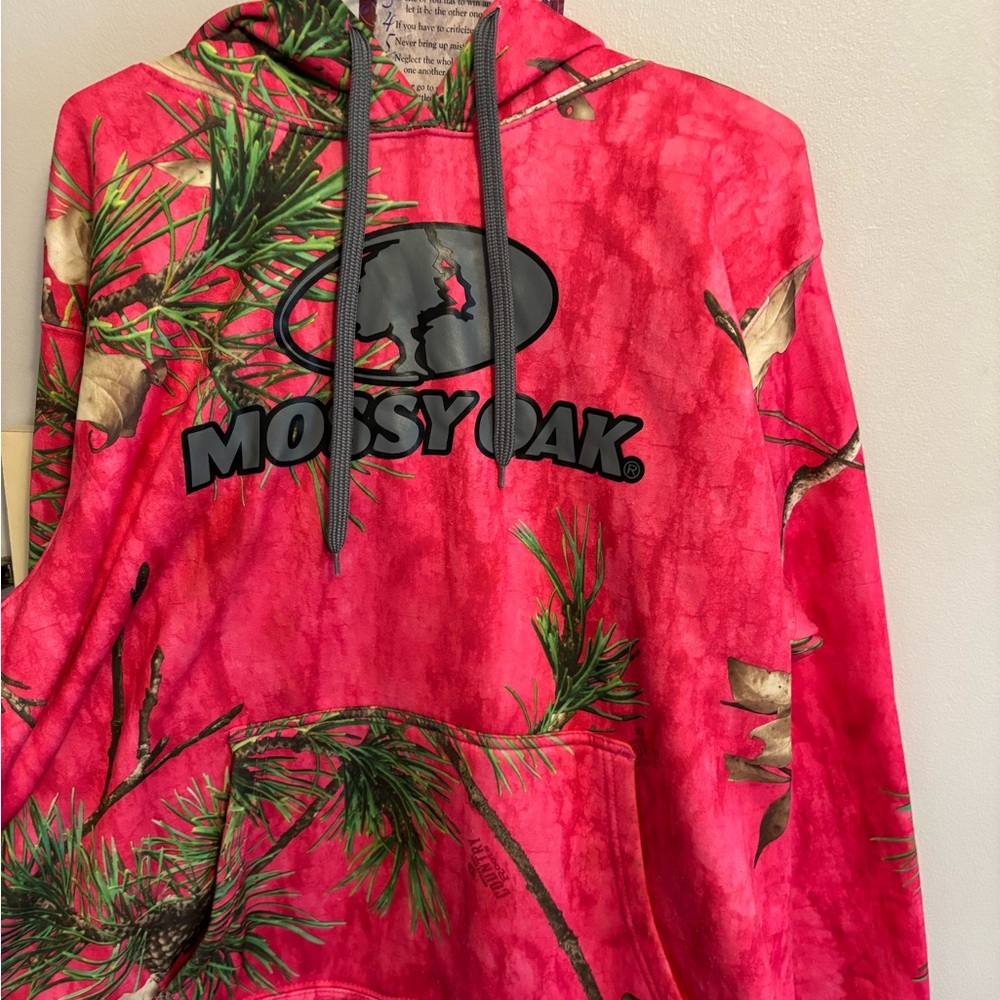 5/60$ or 10/110$

Mossy Oak Pink and Green Camo Hoodie
